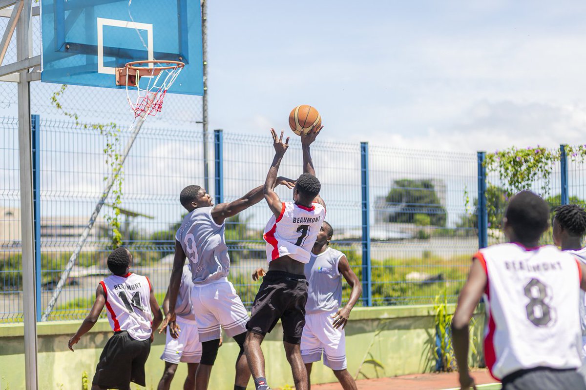 gegepog's tweet photo. Nous avons assisté à de belles rencontres sportives samedi dernier aux stades du Prytanée Militaire et de l'UOB.

Rendez-vous ce samedi pour la suite de la compétition du @csu_gabon!

@SportGOUVGA
@FrankNguema
#Gabon #Sport #Jeunesse #Détection #Éducation https://t.co/VUxewr40lo