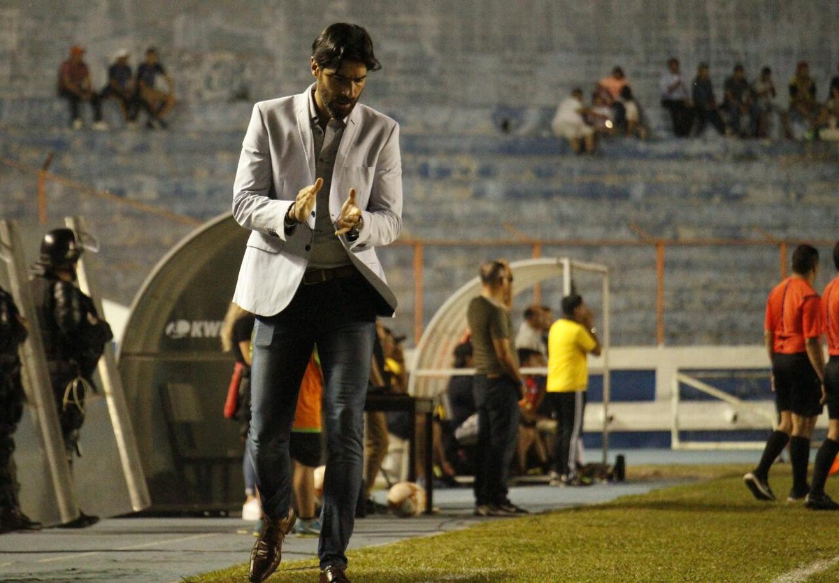 santateclafc's tweet photo. Y fue un gran inicio como DT 🏆 https://t.co/6QhrGgS3m2