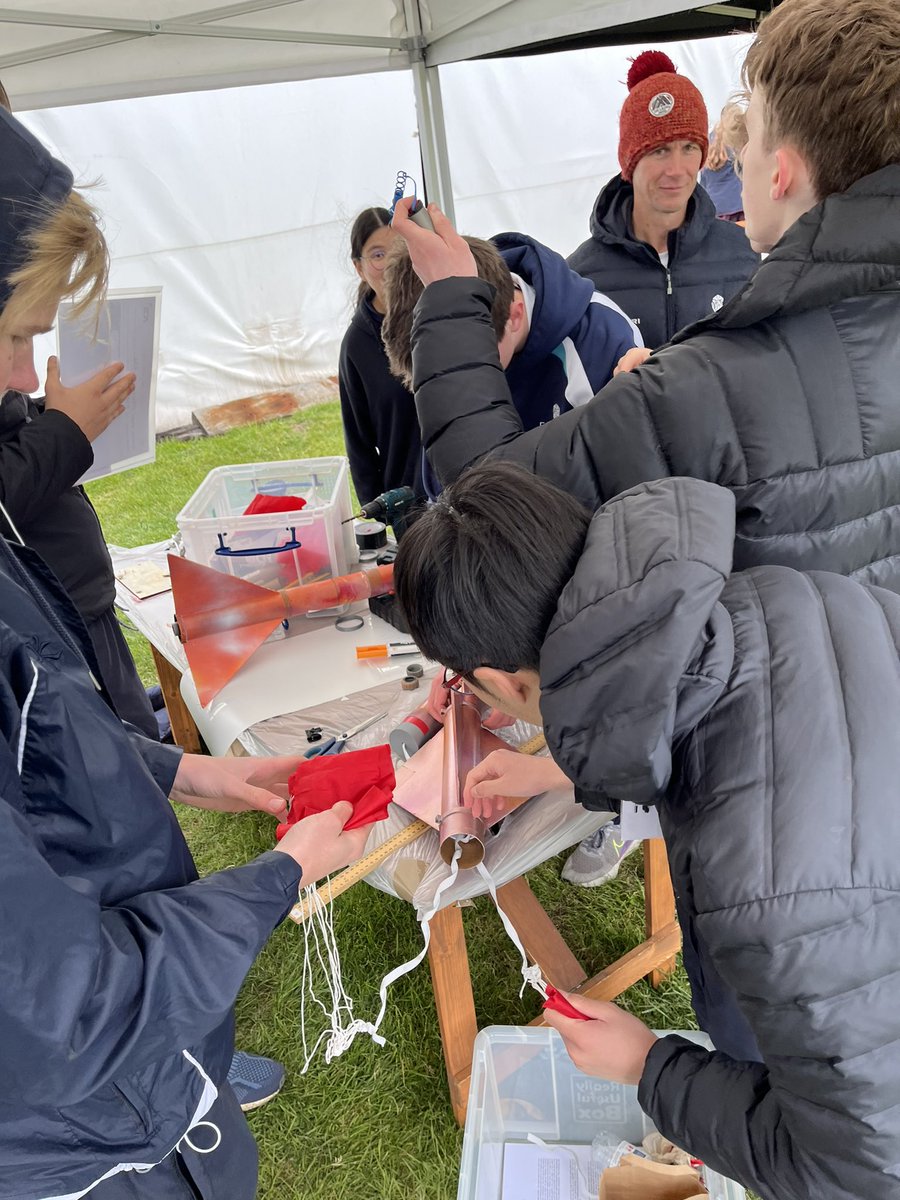 EpsomC_Science's tweet photo. 🚀 The team in action at the Southeast UKROC competition today. 🚀 @ADSgroupUK @Airbus https://t.co/7VAiAp9HDI