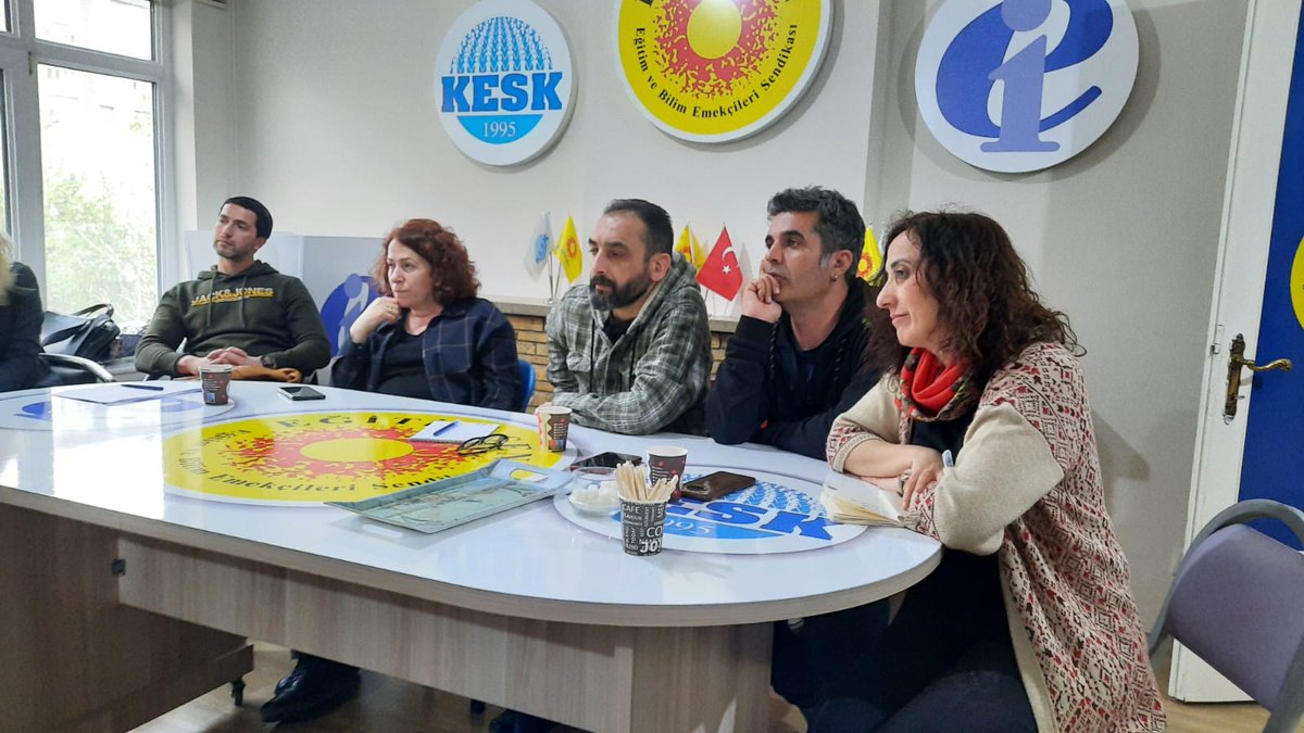 EgitimSen26's tweet photo. 1 Mayıs öncesinde İş Yeri Temsilcilerimizle buluştuk . Eğitim Sen olarak en güçlü ve coşkulu bir şekilde Cumhuriyet Alanında olacağız. 
#1MAYIS 
#İşimizeEmeğimizeSahipÇıkacağız
#Yaşasın1Mayıs https://t.co/synmzCh8h4
