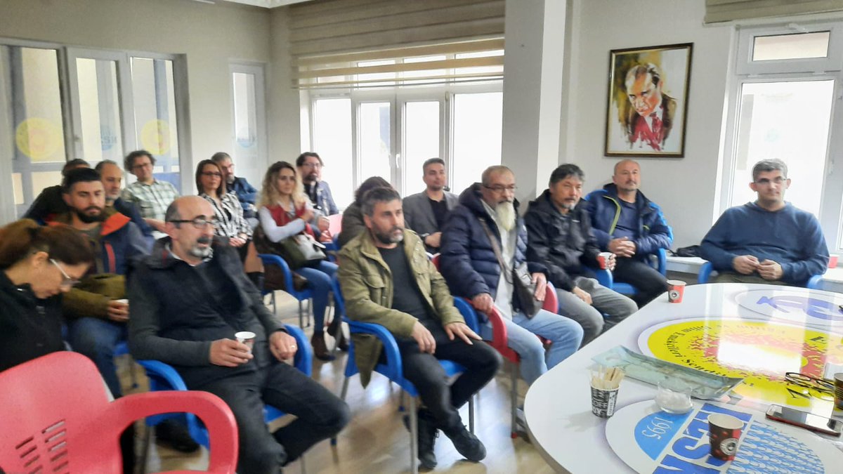 EgitimSen26's tweet photo. 1 Mayıs öncesinde İş Yeri Temsilcilerimizle buluştuk . Eğitim Sen olarak en güçlü ve coşkulu bir şekilde Cumhuriyet Alanında olacağız. 
#1MAYIS 
#İşimizeEmeğimizeSahipÇıkacağız
#Yaşasın1Mayıs https://t.co/synmzCh8h4