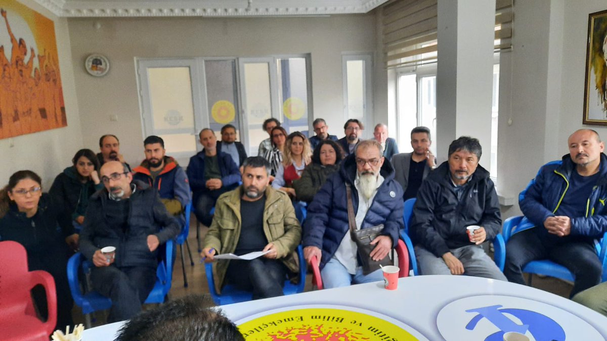 EgitimSen26's tweet photo. 1 Mayıs öncesinde İş Yeri Temsilcilerimizle buluştuk . Eğitim Sen olarak en güçlü ve coşkulu bir şekilde Cumhuriyet Alanında olacağız. 
#1MAYIS 
#İşimizeEmeğimizeSahipÇıkacağız
#Yaşasın1Mayıs https://t.co/synmzCh8h4