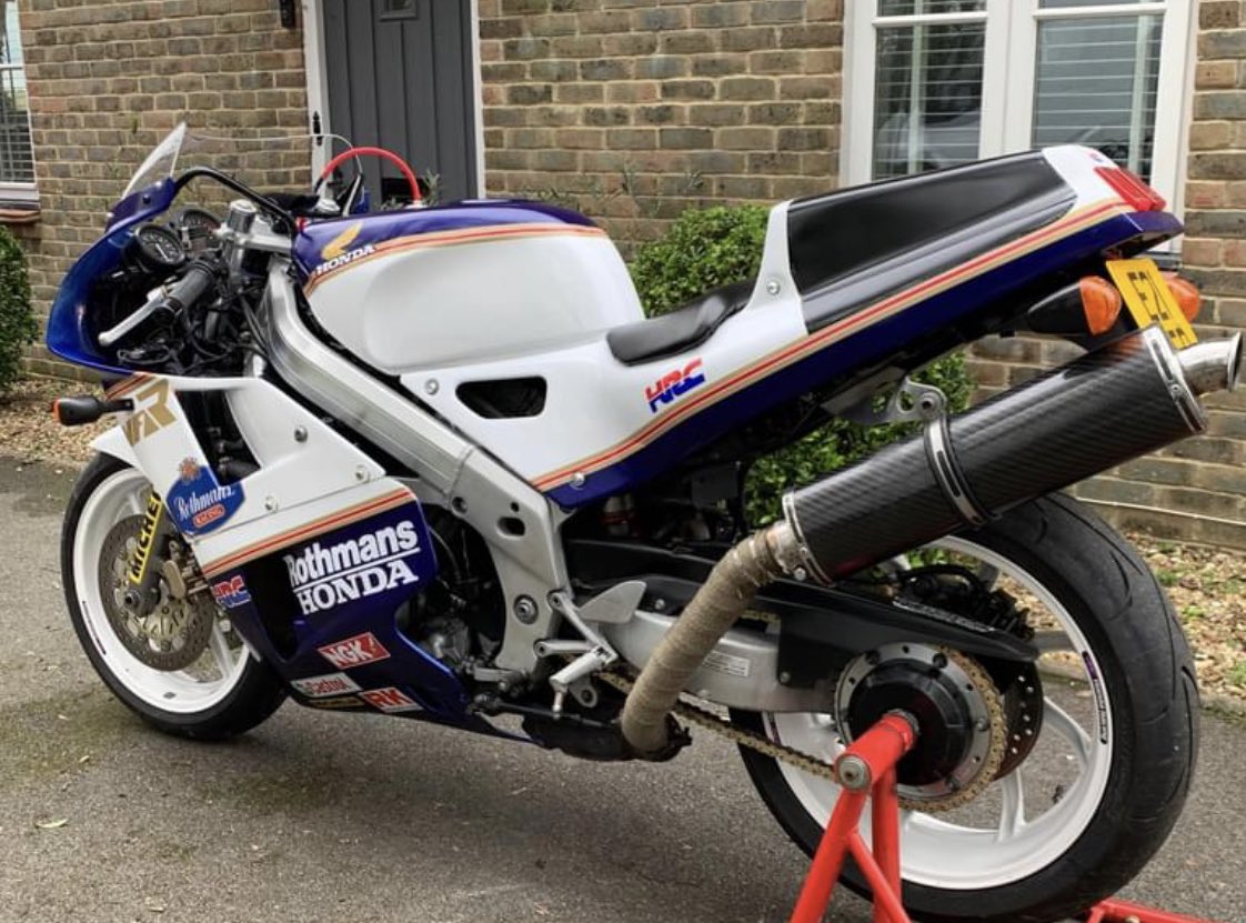 mototingle's tweet image. When you take an #RC36 and try to copy a #RC30 

You can put as many RC30 parts as possible on 90s RC36, but at end of day, you'll still have hybrid mutt bike that's is neither RC36 nor RC30

It’s not a perfect copy #spotthedifference

£5,000 Your thoughts..?