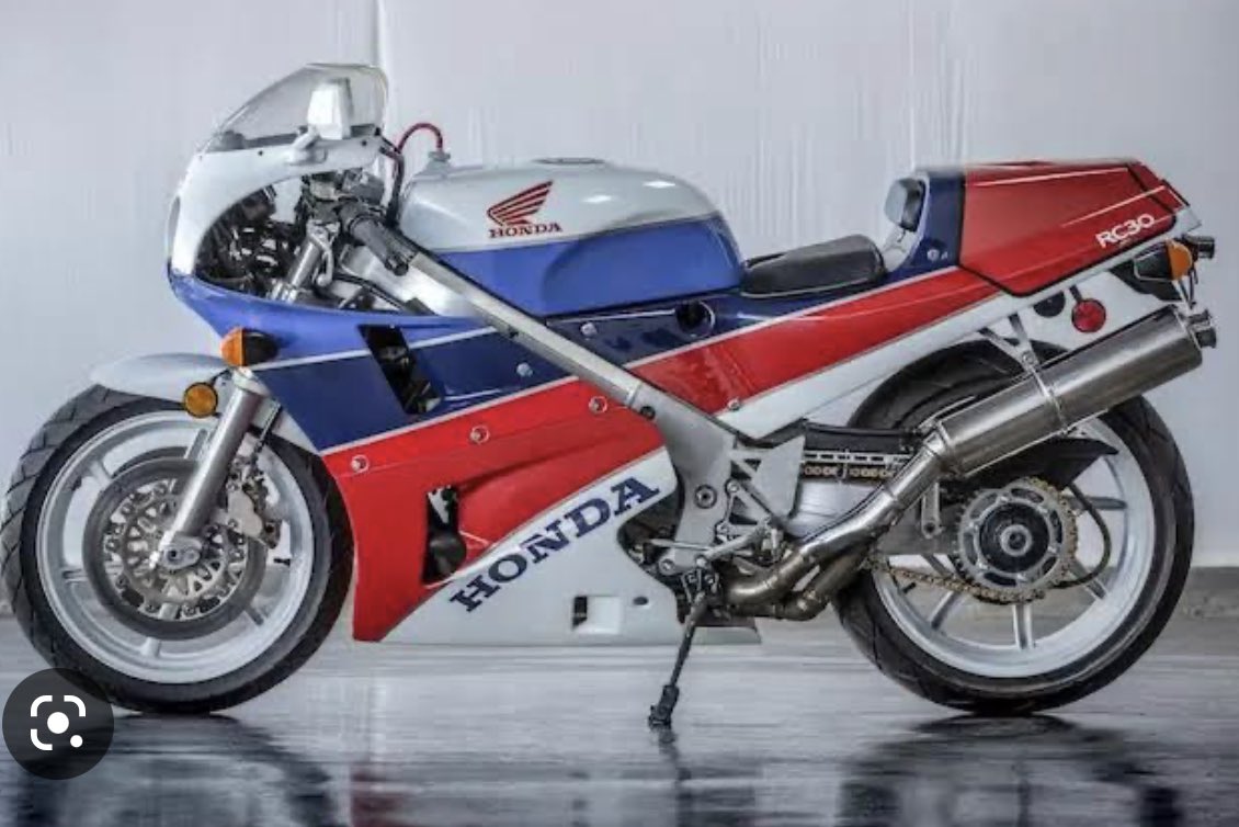 mototingle's tweet image. When you take an #RC36 and try to copy a #RC30 

You can put as many RC30 parts as possible on 90s RC36, but at end of day, you'll still have hybrid mutt bike that's is neither RC36 nor RC30

It’s not a perfect copy #spotthedifference

£5,000 Your thoughts..?