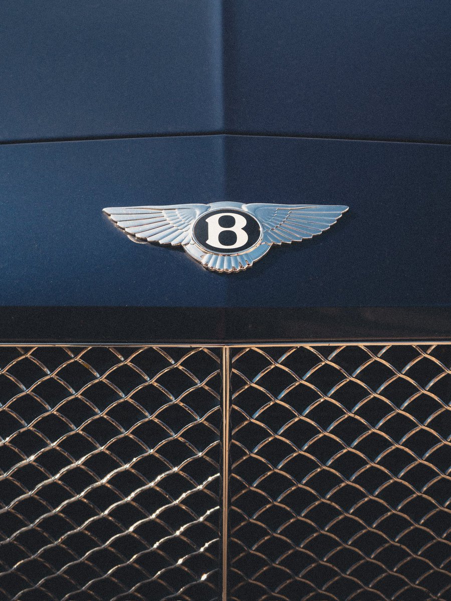 AdrienGQT's tweet photo. Bentley Continental GT! On drop quelques photos... https://t.co/pGQti8mVd0