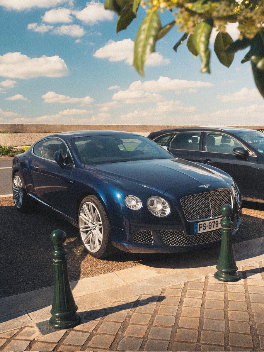 AdrienGQT's tweet photo. Bentley Continental GT! On drop quelques photos... https://t.co/pGQti8mVd0