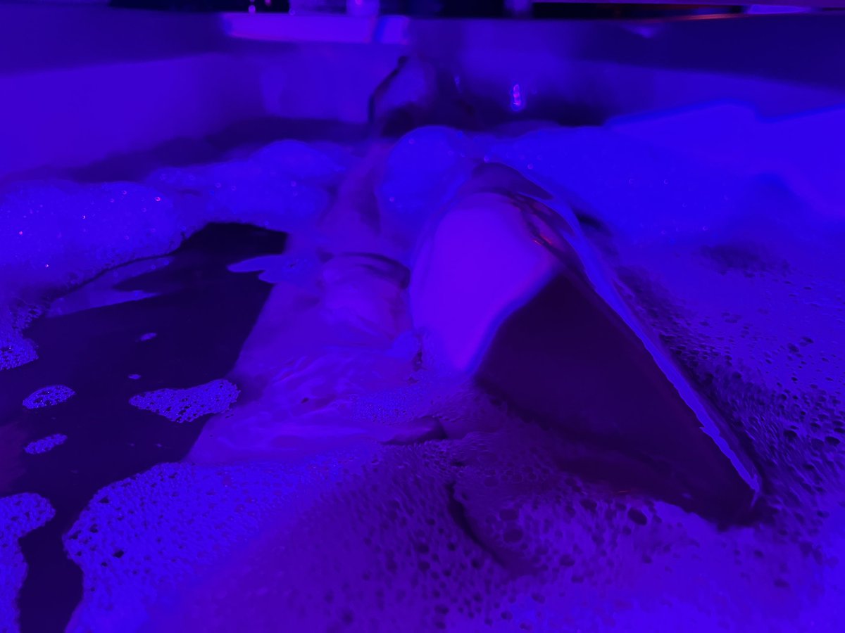 AstraeaAnn's tweet photo. Bubbles anyone?
#bath #onlyfans #hotwife #legs #onlyfansgirl #model https://t.co/E2RYzVRMqm