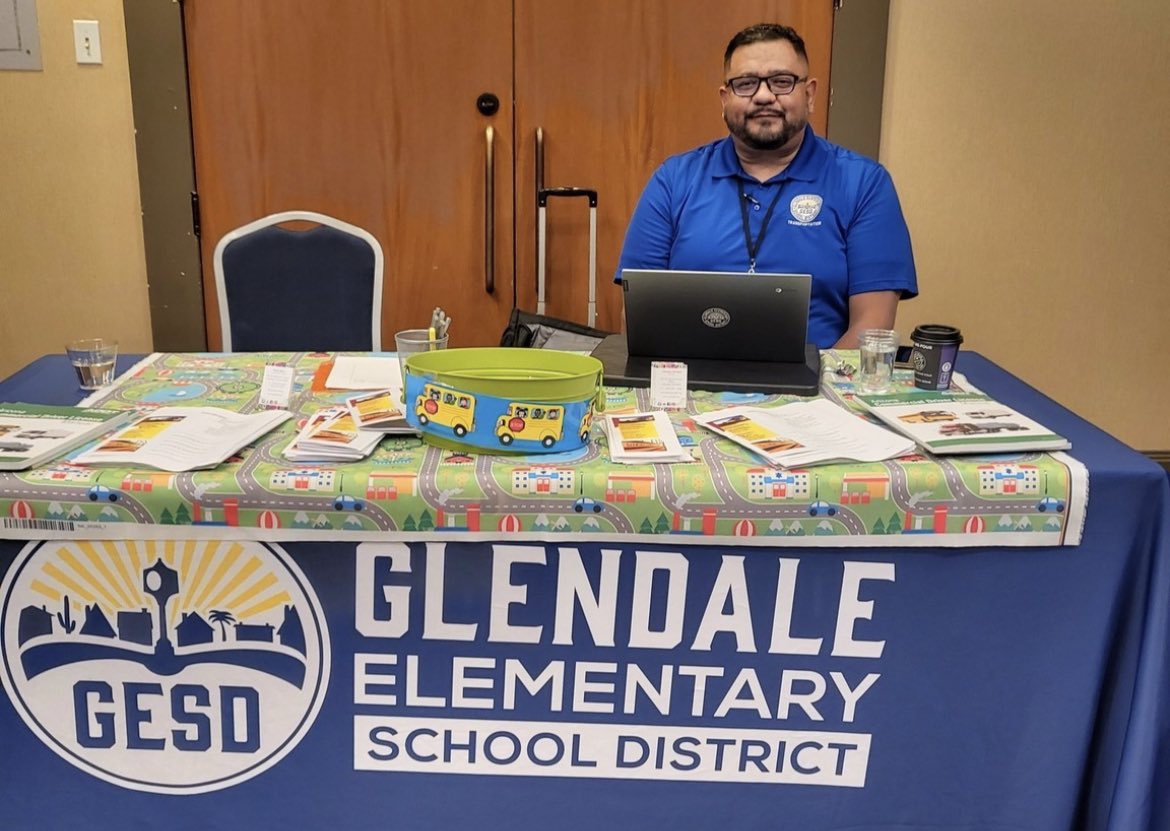 GESD40's tweet photo. Our GESD Transportation Director is ready to hire you! Visit the Choice Job Fair at the Phoenix Metro Doubletree today until 2 PM! #GESD40 Amazing benefits, flexible schedules, training opportunities and community-oriented. 🚌🚍#AllInForAllKids https://t.co/XDh2vzEBIg