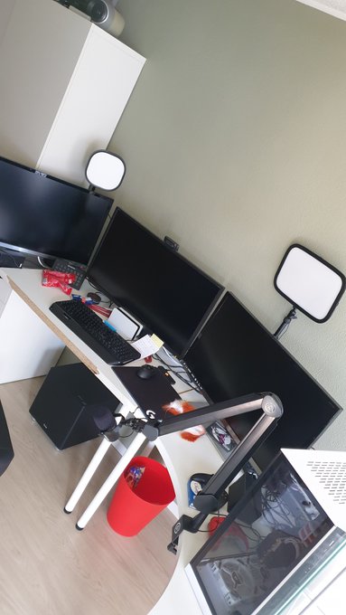 Mein Set-Up 🦊🕹️ https://t.co/cZQqehQiQt<a href="/tag/selfie"class="tags"><span>#selfie</span></a><a href="/tag/girl"class="tags"><span>#girl</span></a><a href="/tag/makeup"class="tags"><span>#makeup</span></a><a href="/tag/blueeyes"class="tags"><span>#blueeyes</span></a><a href="/tag/outfit"class="tags"><span>#outfit</span></a><a href="/tag/redhead"class="tags"><span>#redhead</span></a>