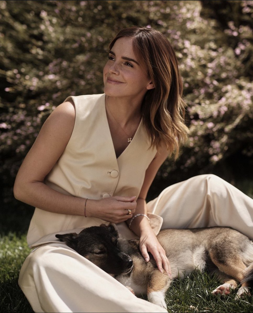 emmawfiles's tweet photo. Emma Watson for HTSI Magazine, April-May 2023 issue 🤎 https://t.co/QF7cuYF6DM