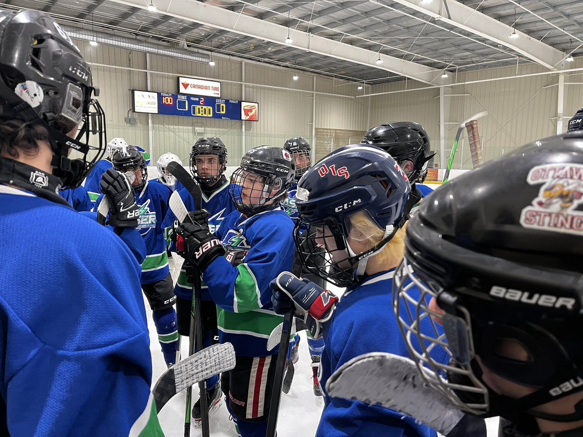 laserccsg's tweet photo. Félicitations à l’équipe de hockey 9/12 qui s’est classée 4e (sur 15) au Franco à Hamilton! #LaserEtFier @CcSamuelGenest https://t.co/pzYDqQp5Tt