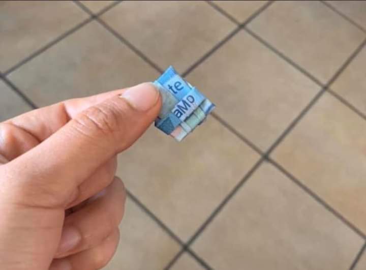 IsraArenaas's tweet photo. Mi Crush: ¿Me prestas 20 pesos?
Yo: https://t.co/L0L8x0OJw0