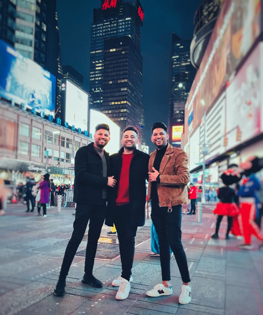 Finally, reunited after 4 years! #NYC #TimesSquare #USA #LeoTwins #Richie #reunion