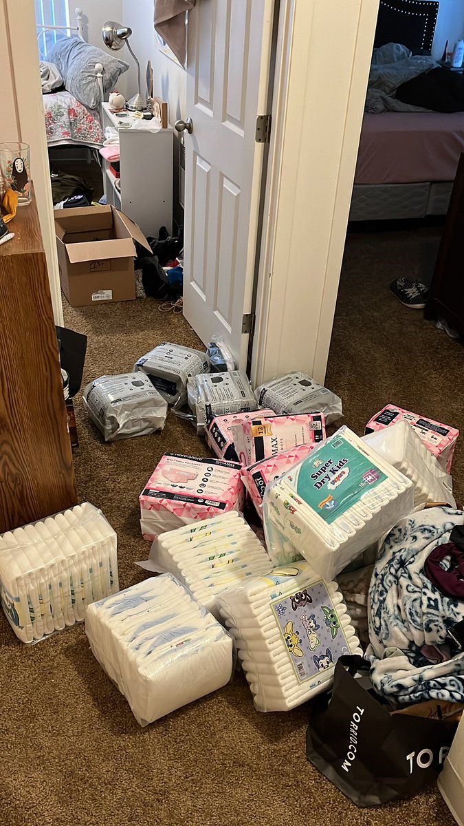 Diaper_Kitten95's tweet photo. Living in a two story apartment and receiving a big shipment of diapers is a lot of work! Luckily I have mommy to play catcher as I throw packages of diapers up the stairs lol
#diaperrestock https://t.co/69b4pIGlkw