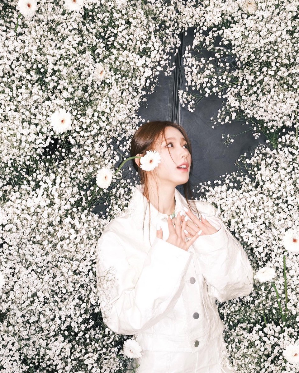 [230428] 📸 update

“wow it’s already the first anniversary of drive☺️💕 the day miyeon took another step in her life ㅎㅎ, time flies doesn’t it? i received a lot of love from neverver back then☺️ memories that feel more precious when i look at them again…📷 +

#MIYEON #GIDLE