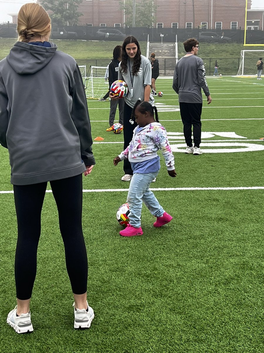 WishUponA_Starr's tweet photo. What a day! We didn’t let the cold, misty weather put a damper on our day!! I think you can tell from the smiling faces, we ALL had a great time! @jennadunaway1 @GriffinSpalding #SpecialOlympics #Collaboration https://t.co/RM4dnBfZ5B