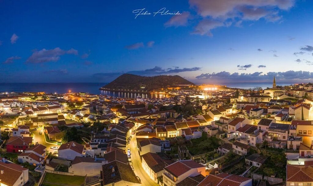 Se gostaste do conteúdo deixa um comentário e um like, partilha e segue a conta do @azoreswhatelse 

Photo by @fabioalmeidafotografias Angra do Heroísmo ❤🌍

Tags: #travelphotography #visualofearth #natgeotravel #condenasttraveller #dji #earthoutdoors
#outdoortones #nomadict …