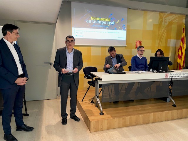 Avui es presenta la construcció i els principals resultats del Portal d'#Economia en #Temps #Real elaborat per <a href="/CABK_Research/">CaixaBank Research</a> a la sala d'actes de l'Idescat. Xavier Cuadras, director de l'Idescat, obre l'acte i dirigeix el torn de preguntes i respostes