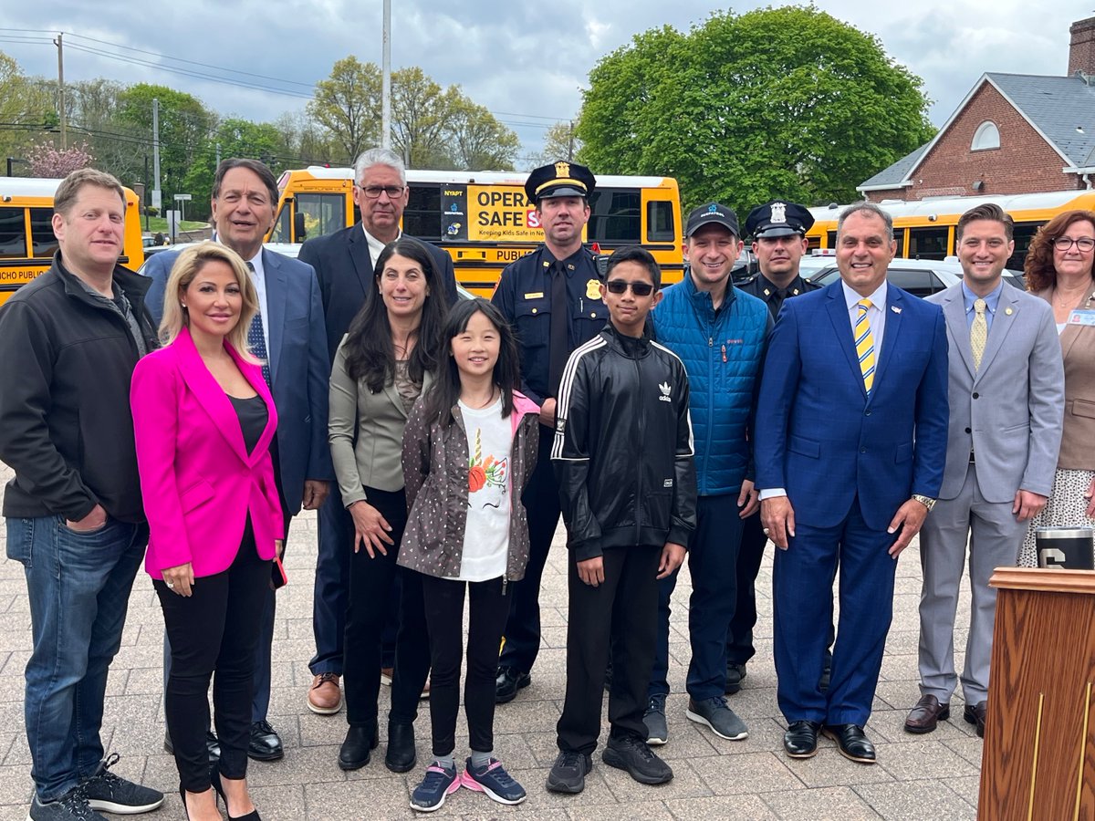 BusPatrol_'s tweet photo. It was an honor to be a part of this year's #OperationSafeStop event with NYAPT at Jericho UFSD. Thank you to everyone who participated and to Jericho UFSD for hosting this important initiative! https://t.co/w1P372Kktn