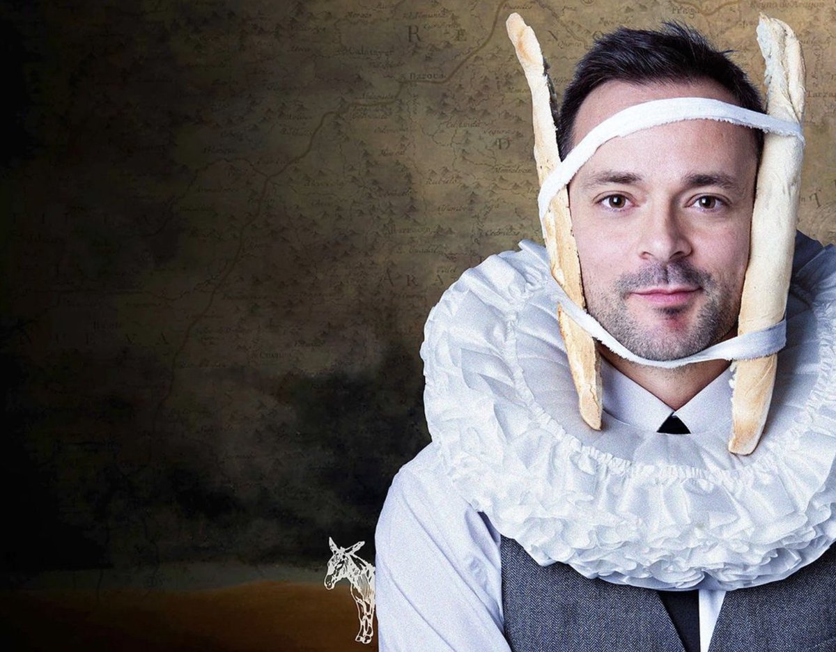 VirutasF1's tweet photo. @ArodSpainMedia @Forbes_es @SpainMediaES @TapasMagazine Trabajé con el actor @GarciaIntriago y eso casi parece un papel en blanco comparado con los guiones de sus programas 

Si no le conoces, estimado Andrés, echa un vistazo a sus monólogos teatrales "Oh, vino" y "Hambre"

David, si me estás leyendo, saludos desde AGP https://t.co/XeP9iV9bmz