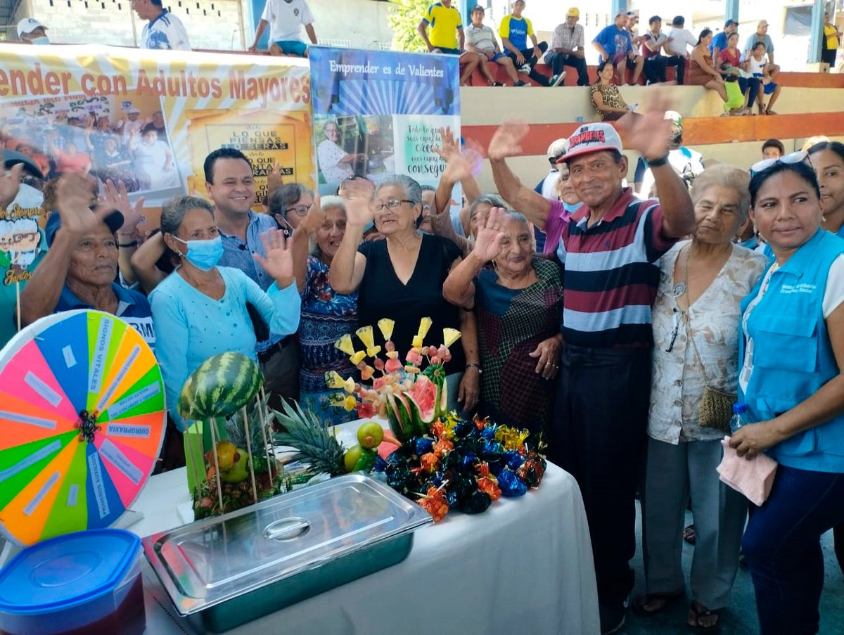 CN_Igualdad's tweet photo. 🛑Acompañamos al presidente del #CNII el ministro @EstebanBernalB, en la entrega de bonos de contingencia y kits de alimentos a la población de #Puná, donde además, pudimos apreciar la priorización de acciones hacia los grupos de atención prioritaria. 

#ProtegemosTusDerechos https://t.co/8y0OfOzchV