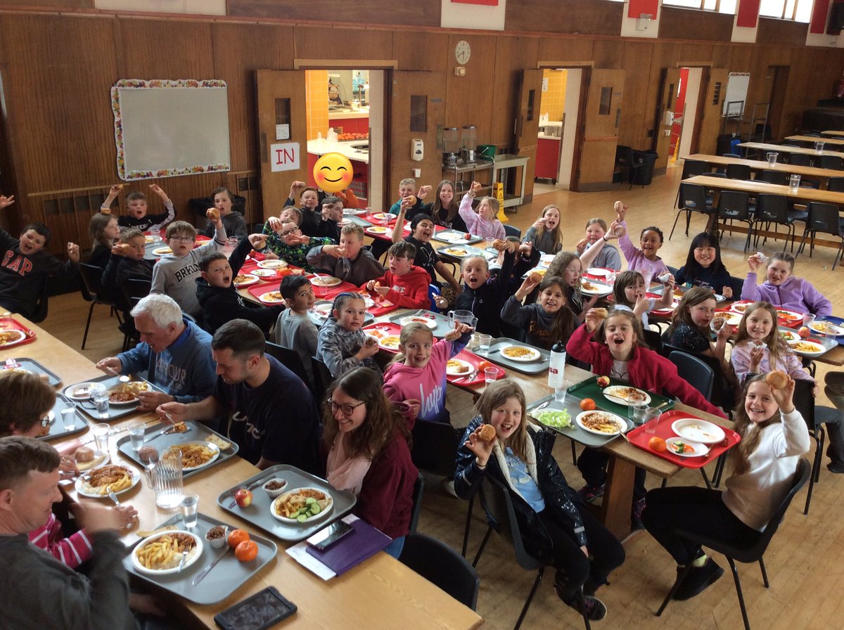 ElworthCE's tweet photo. We ate well again tonight! Hungry children after all our exciting activities 😄 https://t.co/aIa2XKeXfK