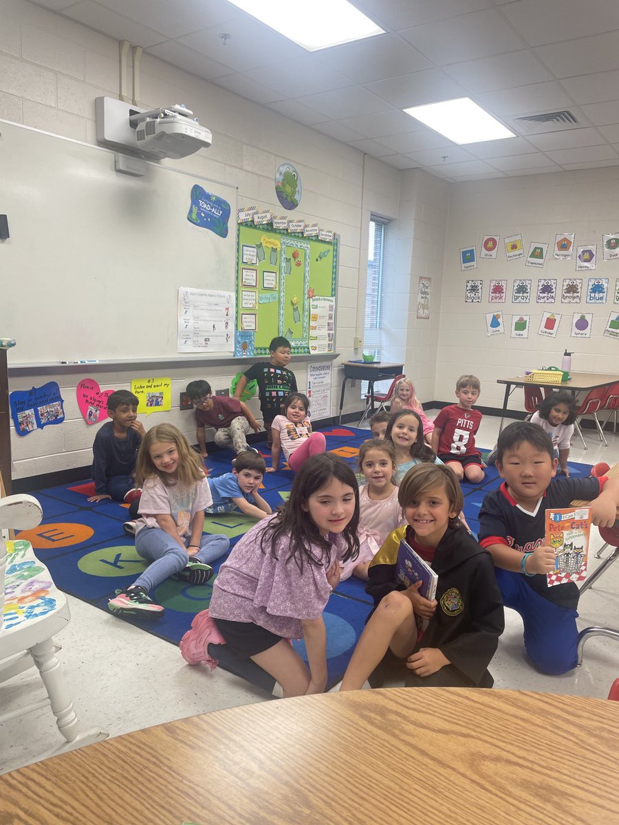 How cool is it to have former students share their “love for reading “ with my K friends !❤️