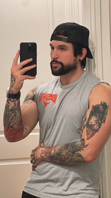 Backwards hat ain&rsquo;t it https://t.co/XhvvDxy9bd