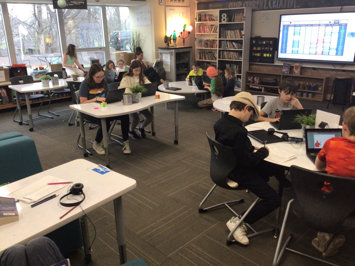 Room8Highlands's tweet photo. One of those weeks with a lot of due dates falling on Friday. Focused work time to end the day.  Each student practicing making priority decisions. https://t.co/BR8IOwXW5G