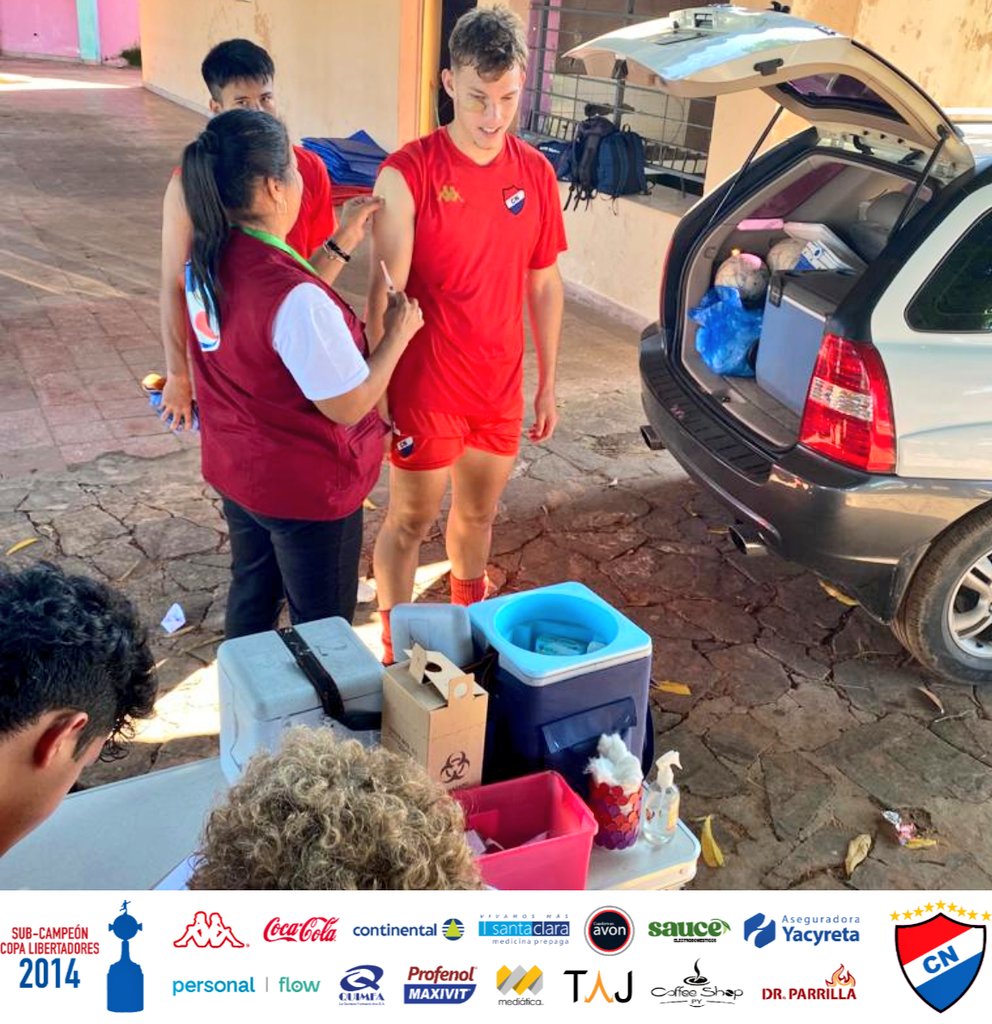 #𝐂𝐚𝐧𝐭𝐞𝐫𝐚𝐓𝐫𝐢𝐜𝐨𝐥𝐨𝐫 🔴⚪️🔵
➖️Se realizó una jornada de vacunación contra la Influenza  para las divisiones formativas del club, en coordinación con el Ministerio de Salud.
#𝐕𝐚𝐦𝐨𝐬𝐋𝐚𝐀𝐜𝐚𝐝𝐞𝐦𝐢𝐚 ⚽