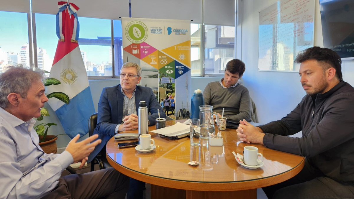 El Sec. De Biocombustibles y EE RR  <a href="/SergioMansur3/">Sergio Mansur</a> y el Dir. de EE RR y Comunicación <a href="/luismamoli/">Luis Maria Molinari</a>, se reunieron con el intendente de la localidad de #Nono, Mariano Ceballos Recalde y Juan Manuel Negretti, Dir. de Modernización y TICs de la misma localidad.