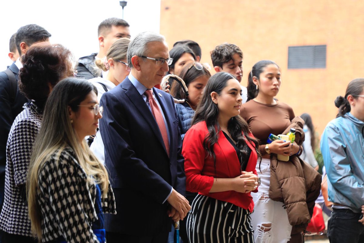 UExternado's tweet photo. La Facultad de Derecho le rindió un homenaje a Rosita Rojas Castro, primera mujer abogada de Colombia, graduada de nuestra Casa de Estudios. 👩‍⚖️⚖️

#OrgulloExternadista https://t.co/zlMgRLw4rJ
