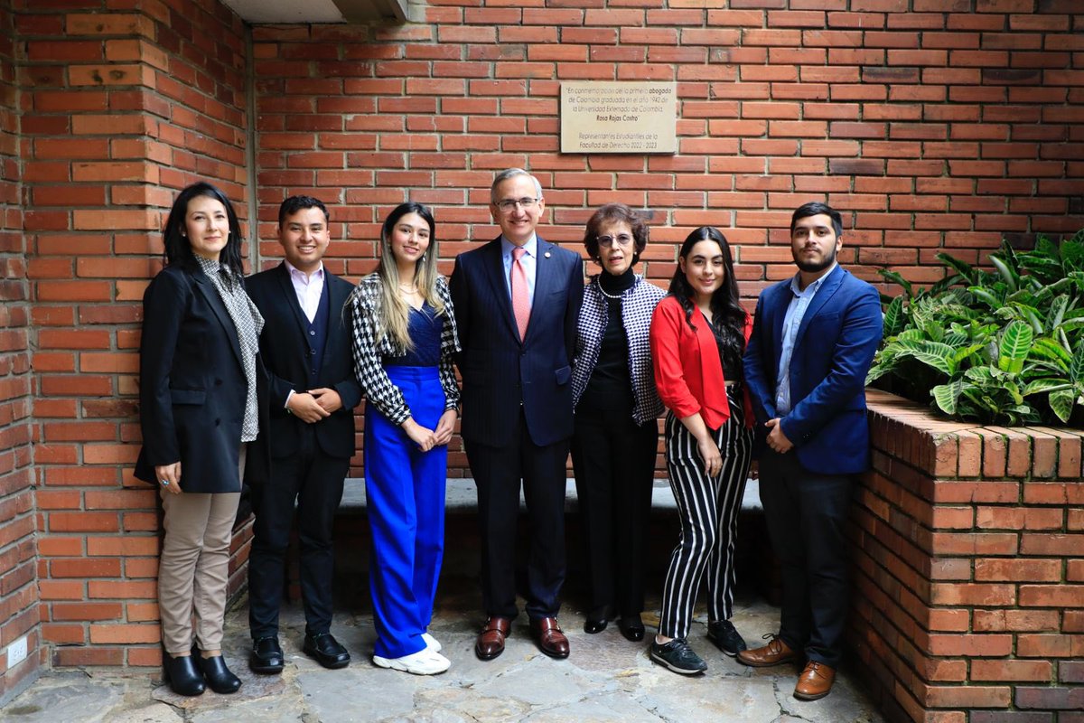 UExternado's tweet photo. La Facultad de Derecho le rindió un homenaje a Rosita Rojas Castro, primera mujer abogada de Colombia, graduada de nuestra Casa de Estudios. 👩‍⚖️⚖️

#OrgulloExternadista https://t.co/zlMgRLw4rJ