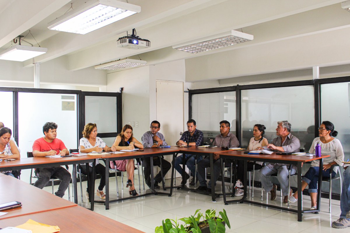 ObrasComite's tweet photo. (1) El 04/04/2023 en Oficinas de la #GerenciaDeMovilidadUrbana de  la @MuniLima en una reunion informativa iniciaba  el tan ansiado proceso de Semaforizacion del Ovalo Gamarra (Pilas). Como integrantes del Comite GEOS nos sentimos motivados y agradecidos por la predispocision... https://t.co/OXTXLFxIgC