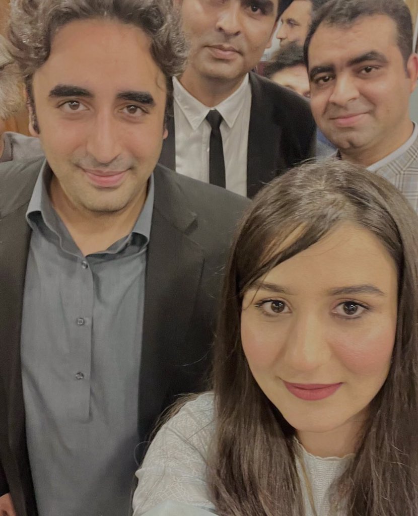 Mominakhanzadi's tweet photo. With Chairman PPP @BBhuttoZardari Sb at #NationalAseembly 🌺 https://t.co/R2gNmEvyP5