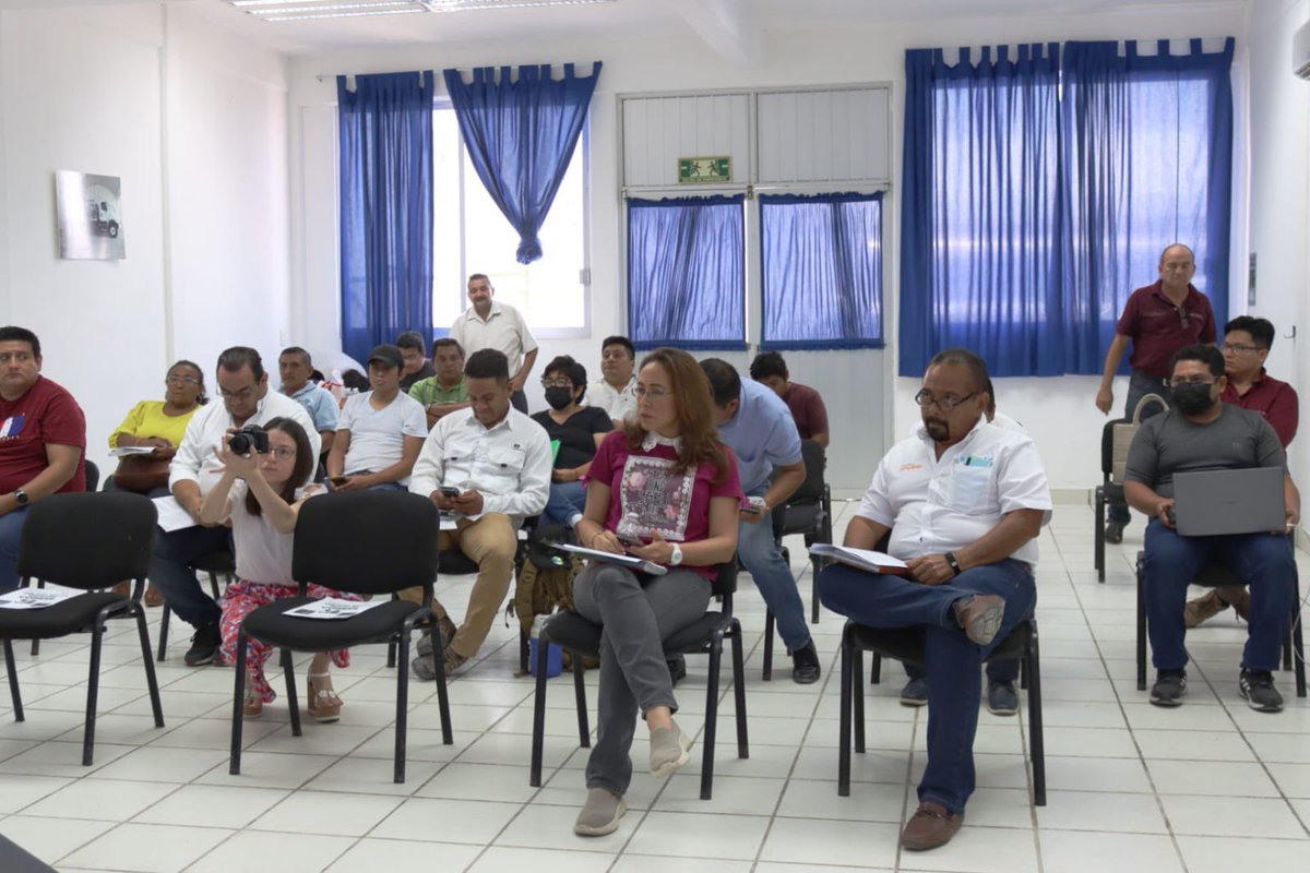 smapacampeche's tweet photo. 💧El director general del #SMAPAC, Ing. Máximo F. Segovia R , asistió a la Décima Sexta reunión de #CORESE, de los programas descentralizados de la Comisión Nacional del Agua (#CONAGUA) al Gobierno del Estado y/o Municipios.

#CapitalAmable🧡
#SmapaCampeche💧
#30AñosDeServicio https://t.co/CbXE1vaeil
