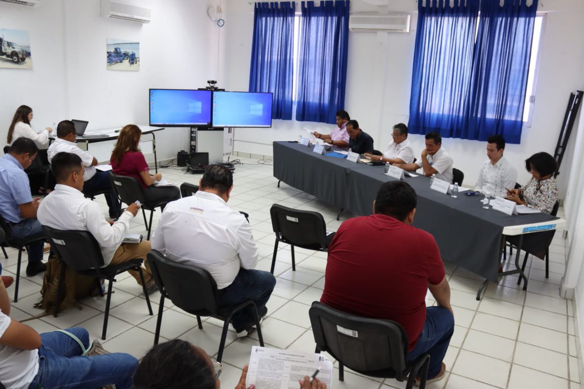 smapacampeche's tweet photo. 💧El director general del #SMAPAC, Ing. Máximo F. Segovia R , asistió a la Décima Sexta reunión de #CORESE, de los programas descentralizados de la Comisión Nacional del Agua (#CONAGUA) al Gobierno del Estado y/o Municipios.

#CapitalAmable🧡
#SmapaCampeche💧
#30AñosDeServicio https://t.co/CbXE1vaeil