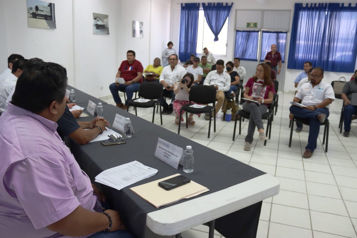 smapacampeche's tweet photo. 💧El director general del #SMAPAC, Ing. Máximo F. Segovia R , asistió a la Décima Sexta reunión de #CORESE, de los programas descentralizados de la Comisión Nacional del Agua (#CONAGUA) al Gobierno del Estado y/o Municipios.

#CapitalAmable🧡
#SmapaCampeche💧
#30AñosDeServicio https://t.co/CbXE1vaeil