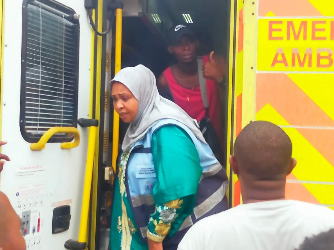 Asante mama Amina Abdalla  Kwa kumchukua kijana WA mtaani Ayubu. Kama conjestina alipona,hata huyu atapona. Mungu azidi kubariki kazi yako . Jazakallah kheir