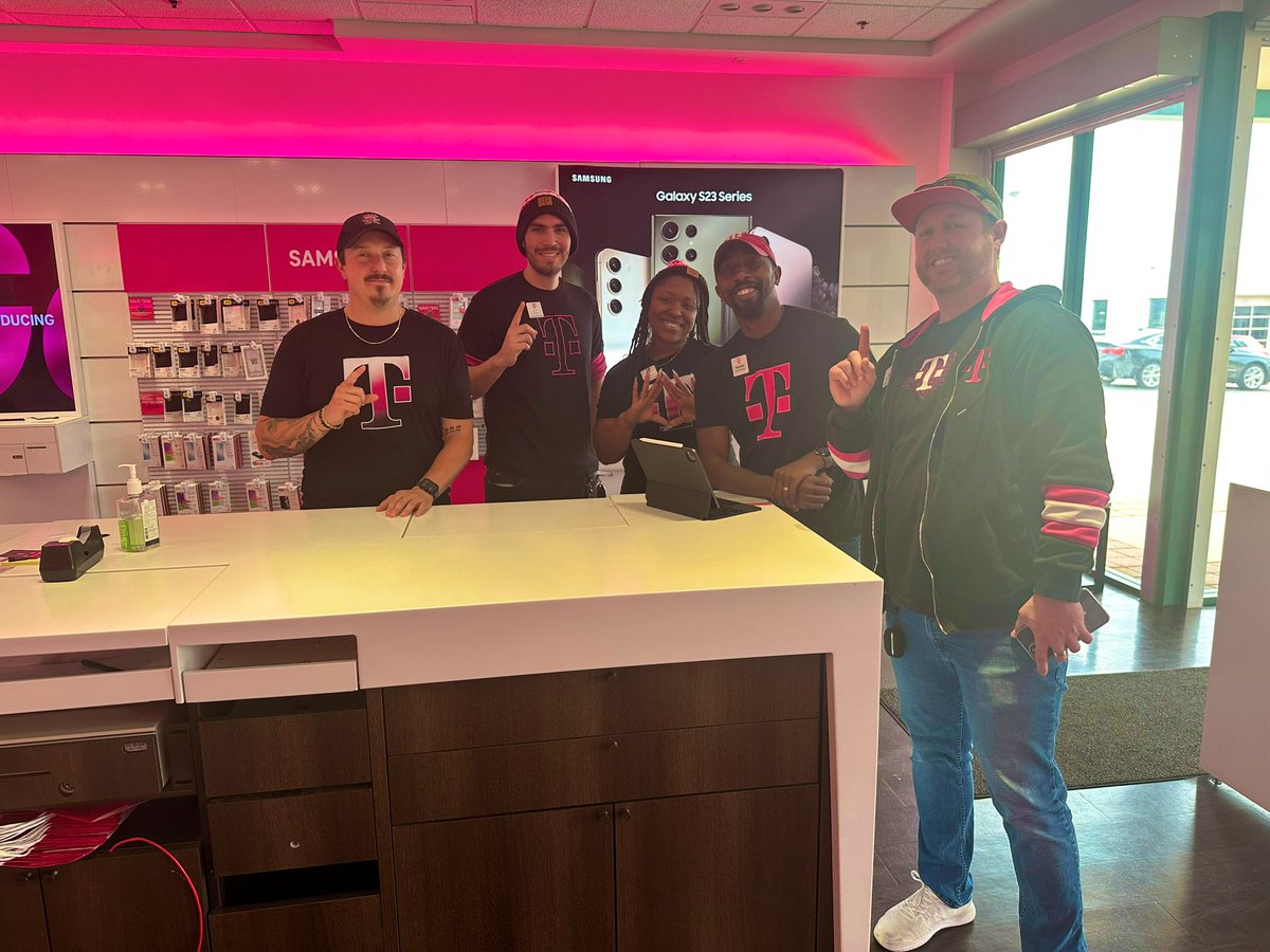 Hanging with the boys today. Stay ready and we never have to get ready ! #girlsrule <a href="/M_Disanti/">Maria Disanti</a> <a href="/SellPhones4/">EB</a> <a href="/acamachtmobile/">Alejandro camacho</a> 💎