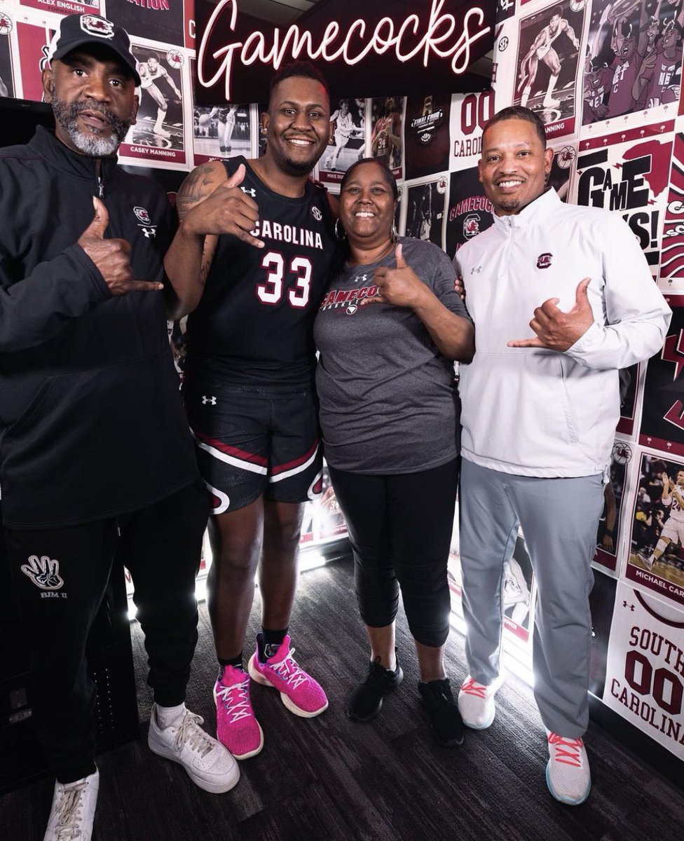 KayserHoops's tweet photo. Wofford transfer BJ Mack has committed to South Carolina and Lamont Paris, he announced.

Mack chose the Gamecocks over Arkansas, LSU, Alabama and Iowa.

He averaged 16.6PPG, 5.6RPG and 1.4APG this season for the Terriers. https://t.co/5JsWKcizfS