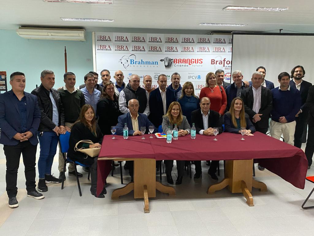 GabrielBeneitez's tweet photo. Santiago del Estero reunión de Seguridad , Gestión de Riesgo  Silvia la Ruffa Secretaria de Seguridad Federal , SINAME, el Ministro Producción de Santiago del Estero y Municipios de Santiago https://t.co/rdE0OP2SOb