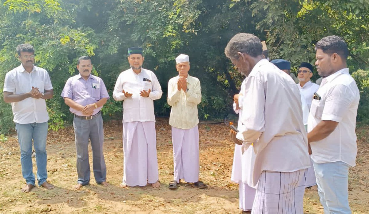 kalifa_sahib's tweet photo. நாகூர் தர்காவுக்கு சொந்தமான தர்கா தோட்டத்தில் கடைகள் கட்டும் பணி இன்று துவங்கியது. @Collector_NGT @aloor_ShaNavas #kalifasahib #nagoredargah #nagoredargha #kalifa #SIDMA #IJF #TNSHC #dmk @GingeeMasthan https://t.co/CIx99GLJa3