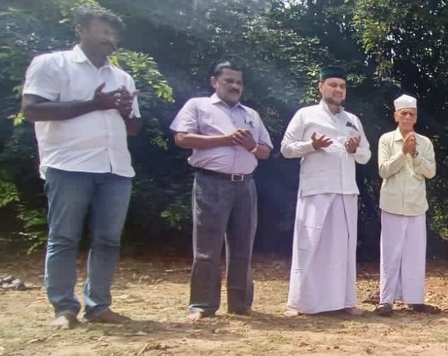 kalifa_sahib's tweet photo. நாகூர் தர்காவுக்கு சொந்தமான தர்கா தோட்டத்தில் கடைகள் கட்டும் பணி இன்று துவங்கியது. @Collector_NGT @aloor_ShaNavas #kalifasahib #nagoredargah #nagoredargha #kalifa #SIDMA #IJF #TNSHC #dmk @GingeeMasthan https://t.co/CIx99GLJa3