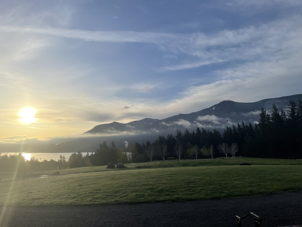 #ISNR was a success! Catching up w mentors &amp; friends, sharing science, &amp; enjoying the gorgeous 🏔️ views &amp; waterfalls everywhere! 🙏🏼 🙏🏼 organizers! <a href="/TheIsnr/">The ISNR</a> photo dump