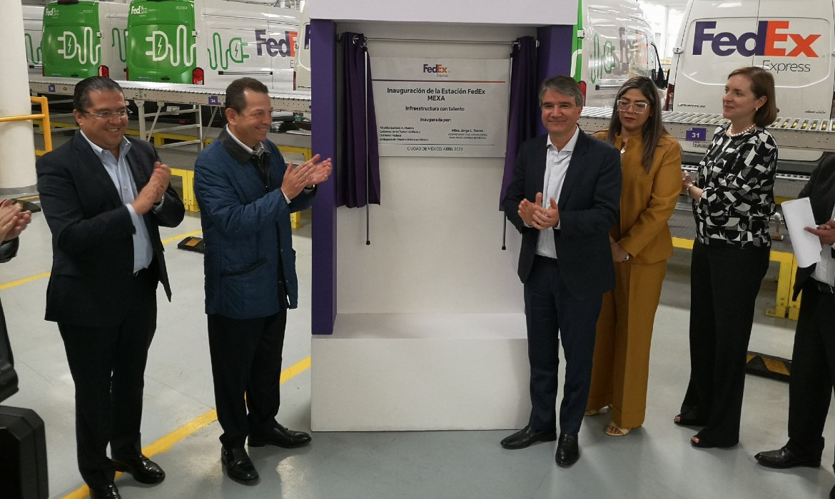 🌎 FedEx fortalece músculo logístico en CMDX y zona metropolitana. bit.ly/3oRrNHU

Por <a href="/EnriqueDuRio/">Enrique Duarte Rionda</a> #GrupoT21 #Logística #JorgeTorres #FedExExpress <a href="/JorgeLTorresA/">Jorge L. Torres</a> <a href="/FedEx/">FedEx</a>