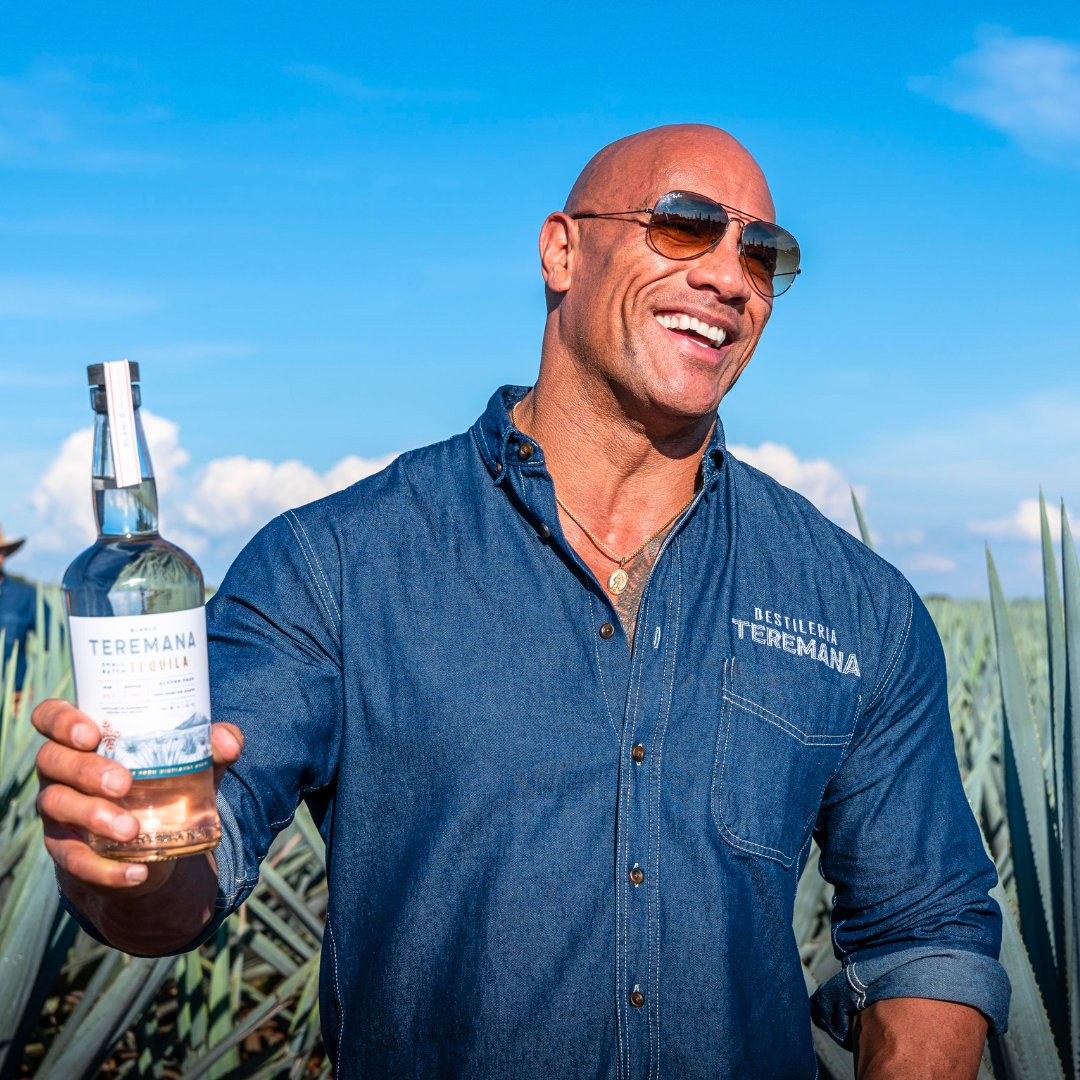 JoePompliano's tweet photo. .@TheRock just announced his tequila brand Teremana has sold 1 million cases over the last 12 months.

That makes it the fastest-growing spirit in US History.

And, for context, Casamigos was selling 170,000 cases annually when they sold for $1 billion in 2017.

That's wild 📈 https://t.co/3BXwcmaQHa