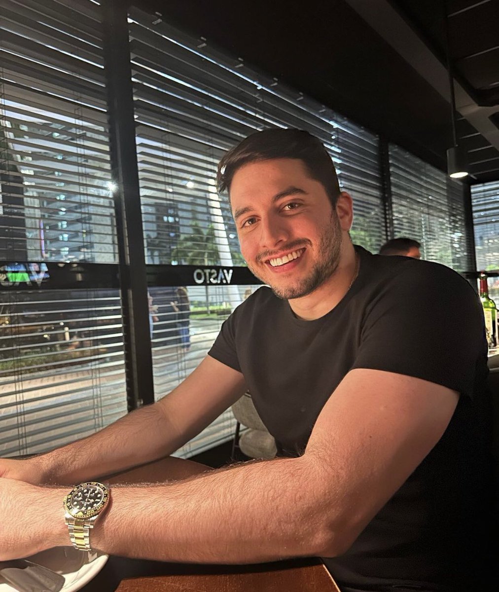 “ SEGUNDA É FERIADO. “ 
😃.