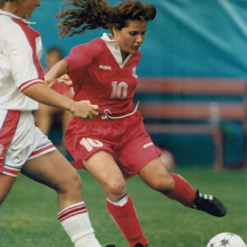 GuelphSportsHOF's tweet photo. Former FIFA World Cup star Helen Stoumbos will be a guest at the Guelph Sports HOF dinner on Wed. May. 17th.  She scored the first-ever goal in Canadian soccer history at a World Cup.  The Guelph native was inducted into the GSHOF in 2012. https://t.co/80aN6L8Z6T @cityofguelph https://t.co/YHfdlWTAA8