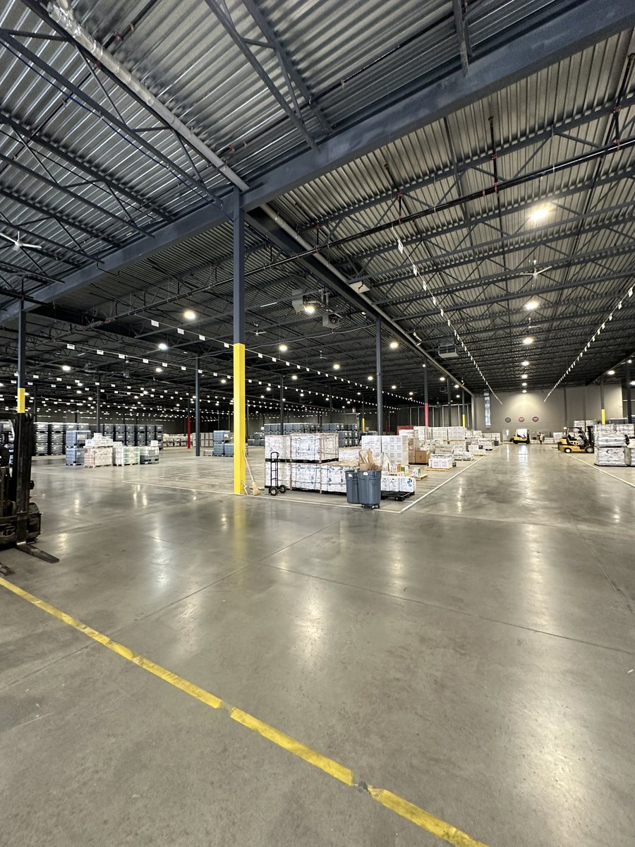 Got to finally see the new <a href="/FBNFarmersCAN/">FBNfarmersCAN</a> warehouse in Saskatoon this week. Until you see it in person is hard to understand the size but maybe the pictures will help!